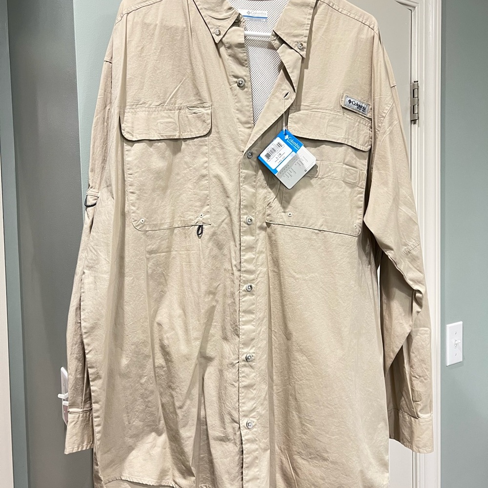 Columbia Tan Casual Button Down Shirt Lightweight Outdoor Wear